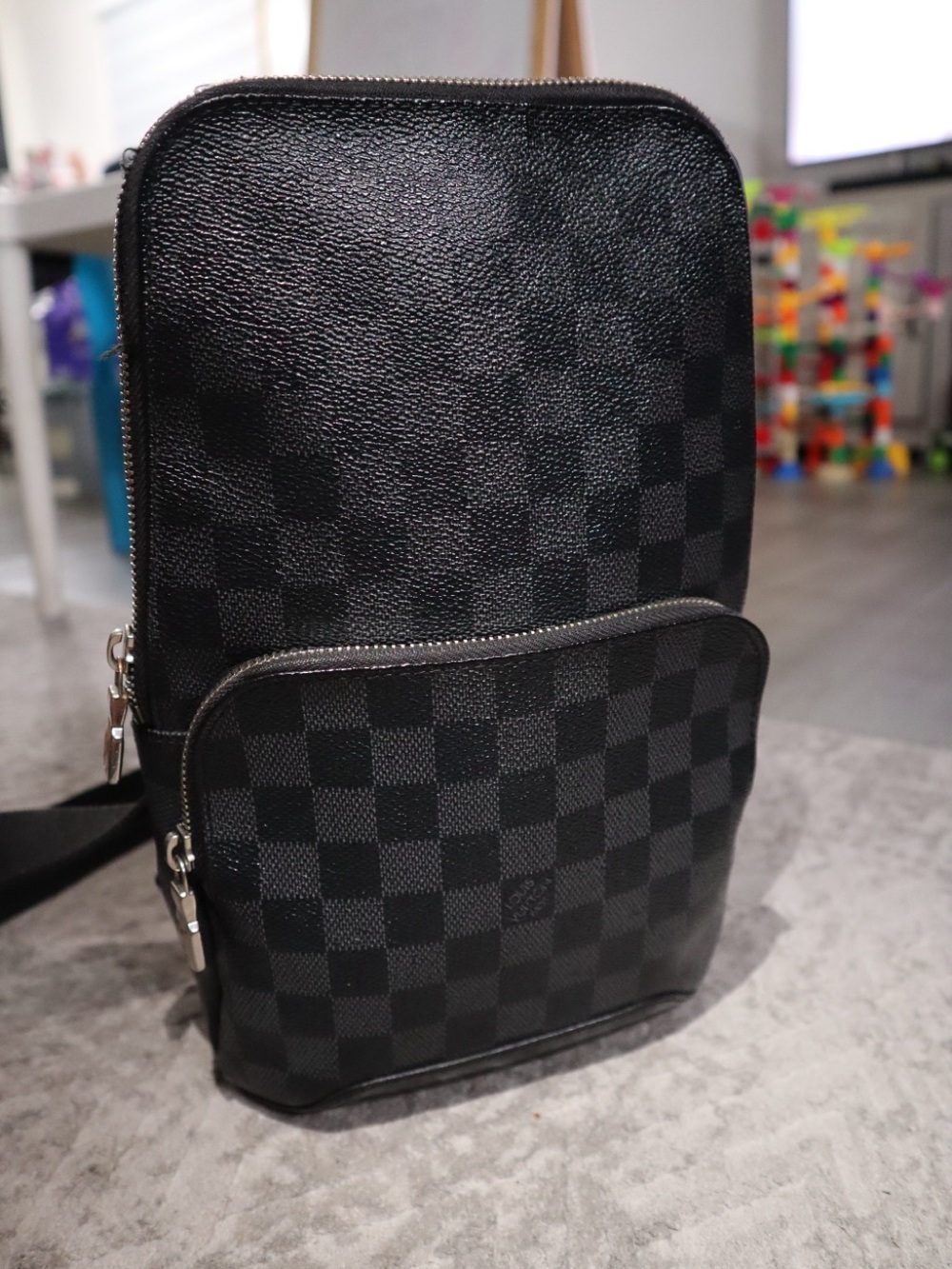 Louis Vuitton Avenue sling bag Damier Graphite
